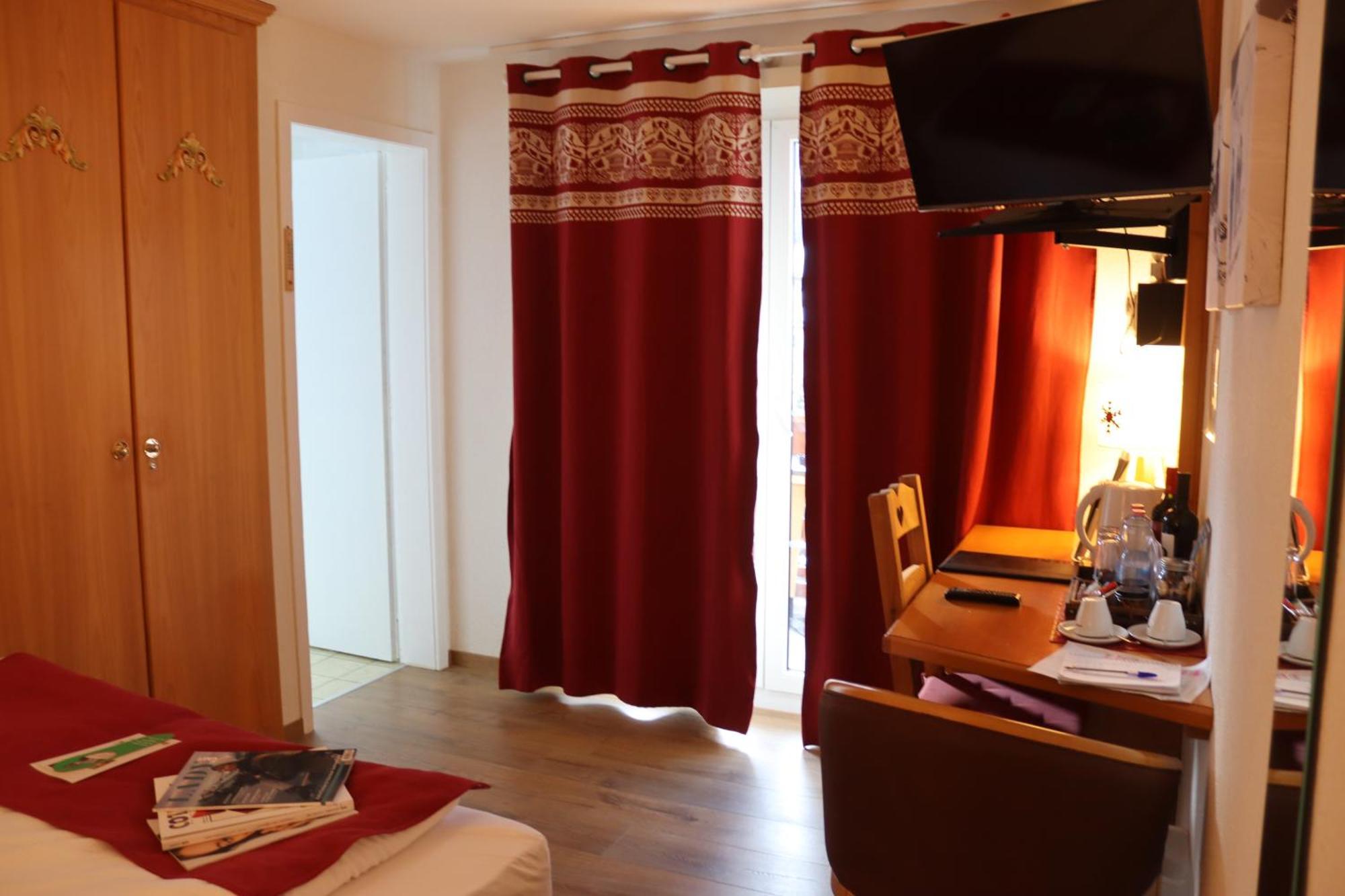 Grichting & Serviced Hotel 3*