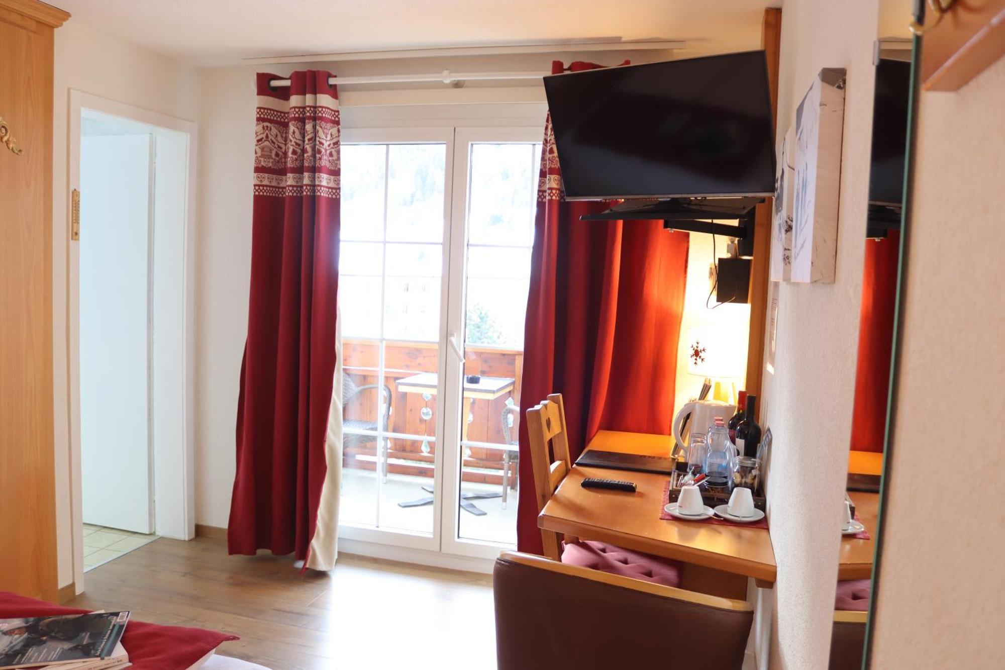 Hotel Grichting & Serviced 3*
